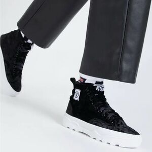 Vans Black High-Top Sentry WC Velvet Sneakers